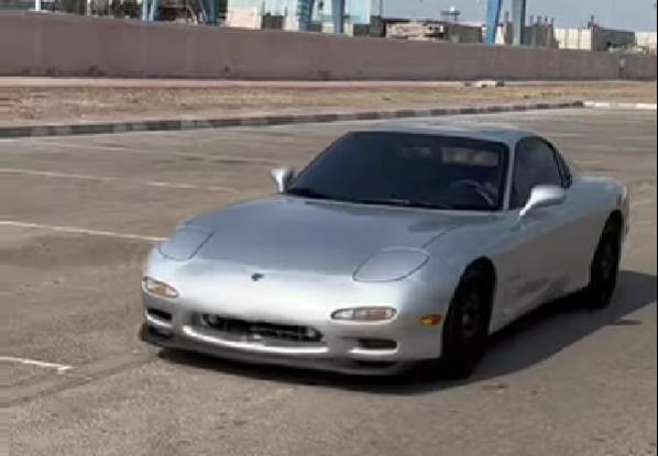 1993 Mazda RX-7 FD Roaming Free